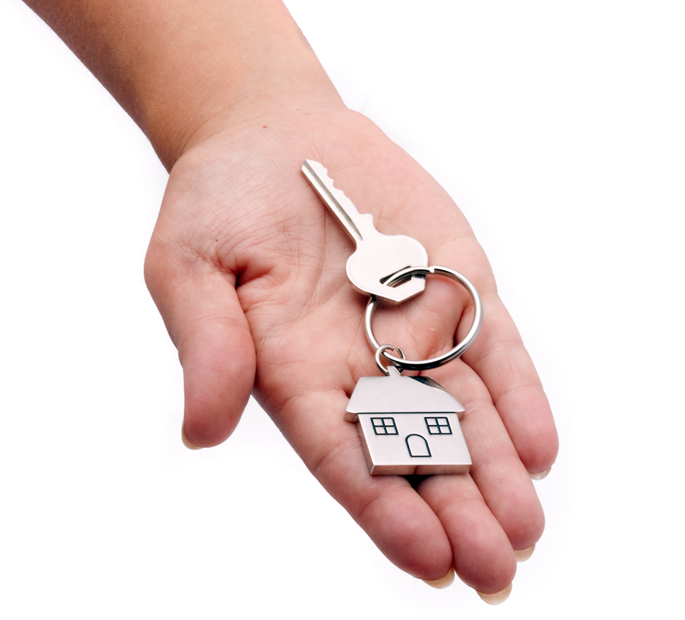Ключи бывший муж. Ключ в руке. Ключи от квартиры в руке. Ключи от дома в руках. Рука с ключиком.