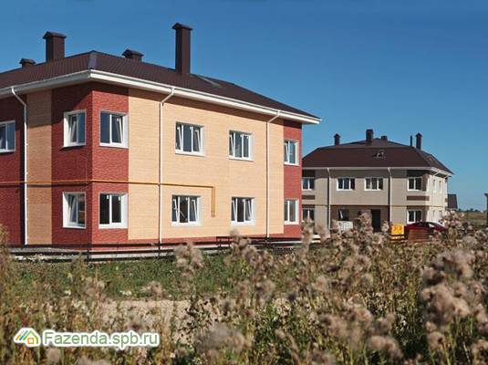 Малоэтажный жилой комплекс Покровское, Гатчинский район. Актуальное фото.