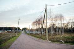 Рядом с Karelia Holiday Park расположен Коттеджный поселок  Тишь да Гладь 